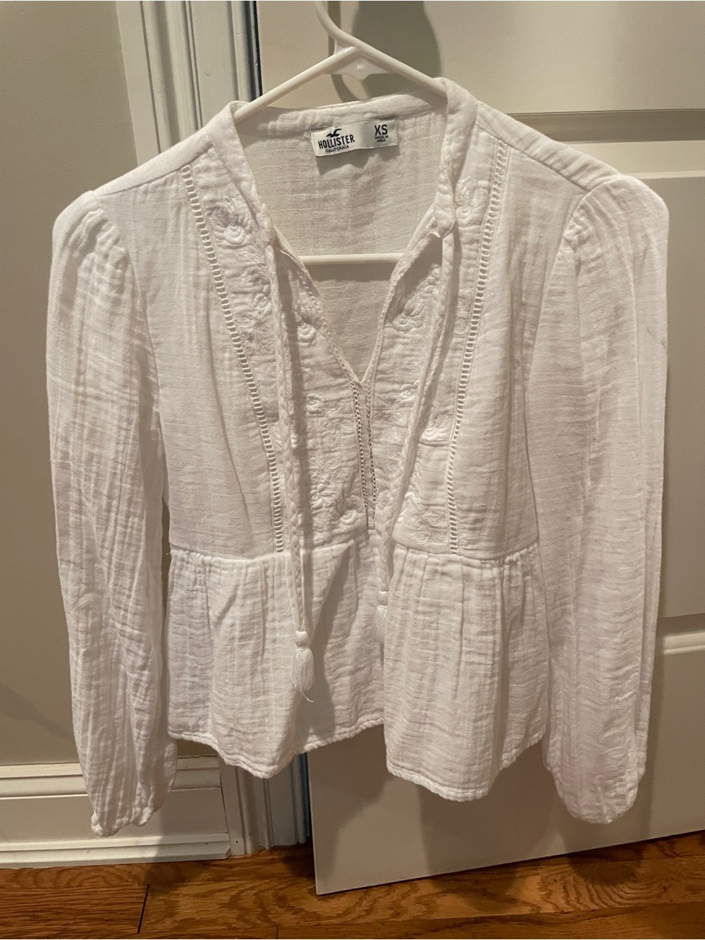 Hollister White Gauze Peasant Blouse with Tie Detail XS